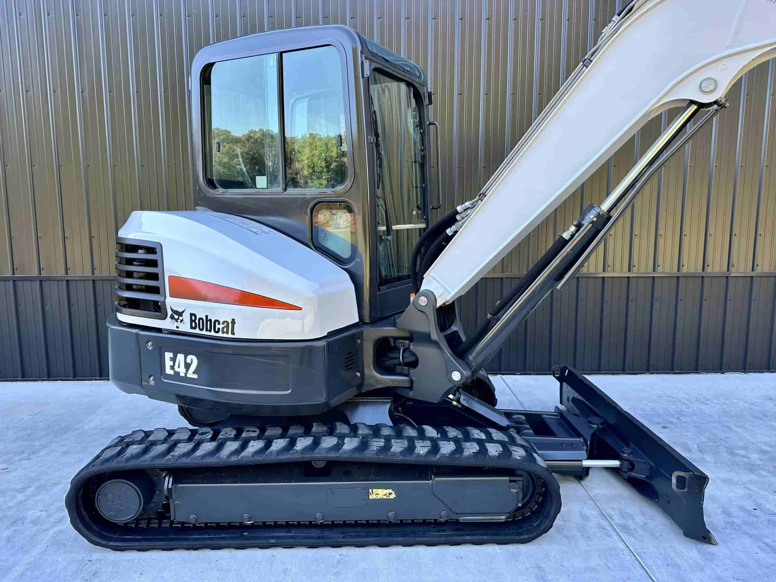 2017 BOBCAT E42
